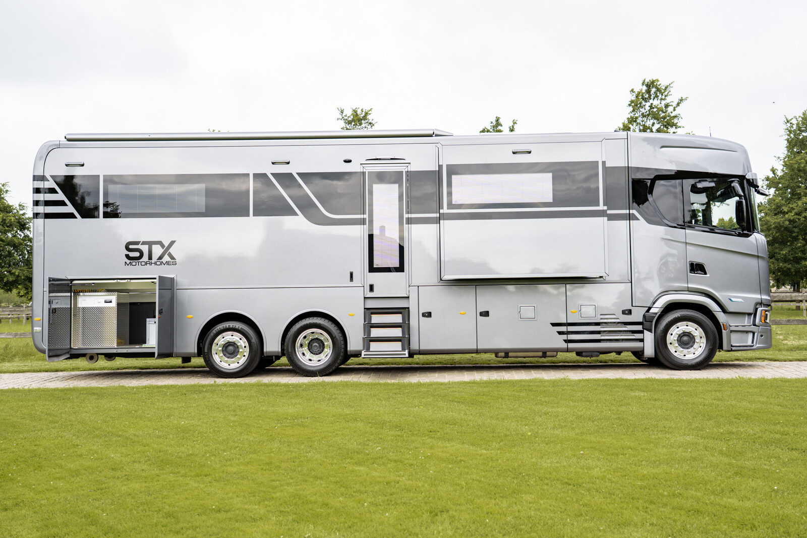 Escape 3, STX motorhome on Scania S500, view 3
