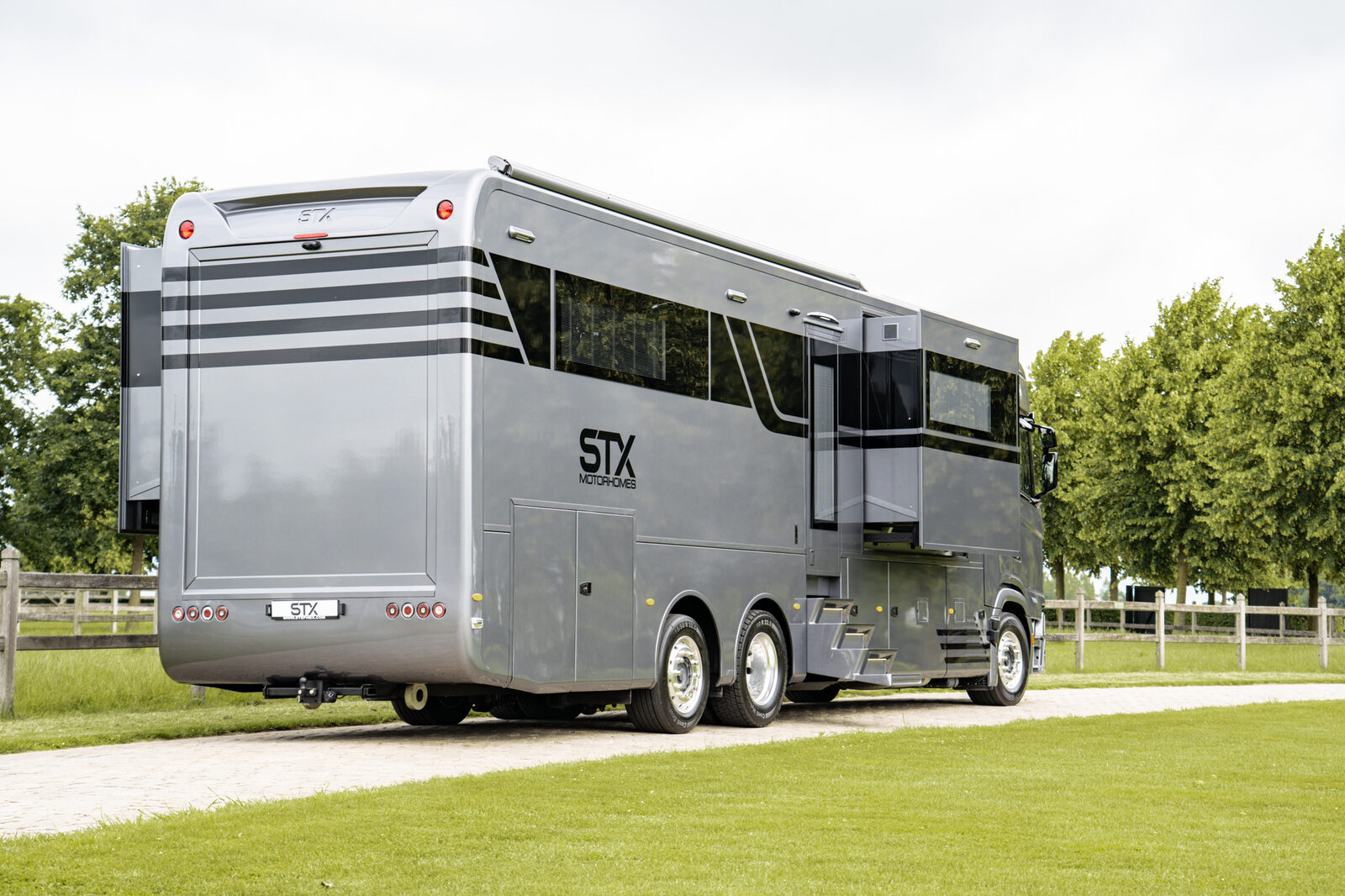 Escape 3, STX motorhome on Scania S500, view 4