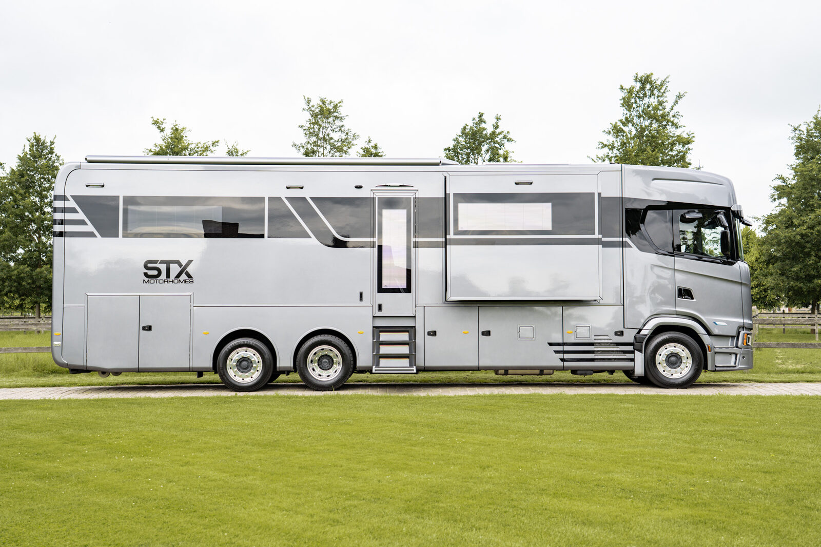 Escape 3, STX motorhome on Scania S500, view 5