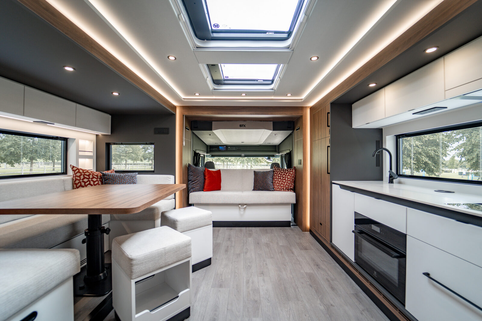 Escape 3, STX motorhome on Scania S500, view 8