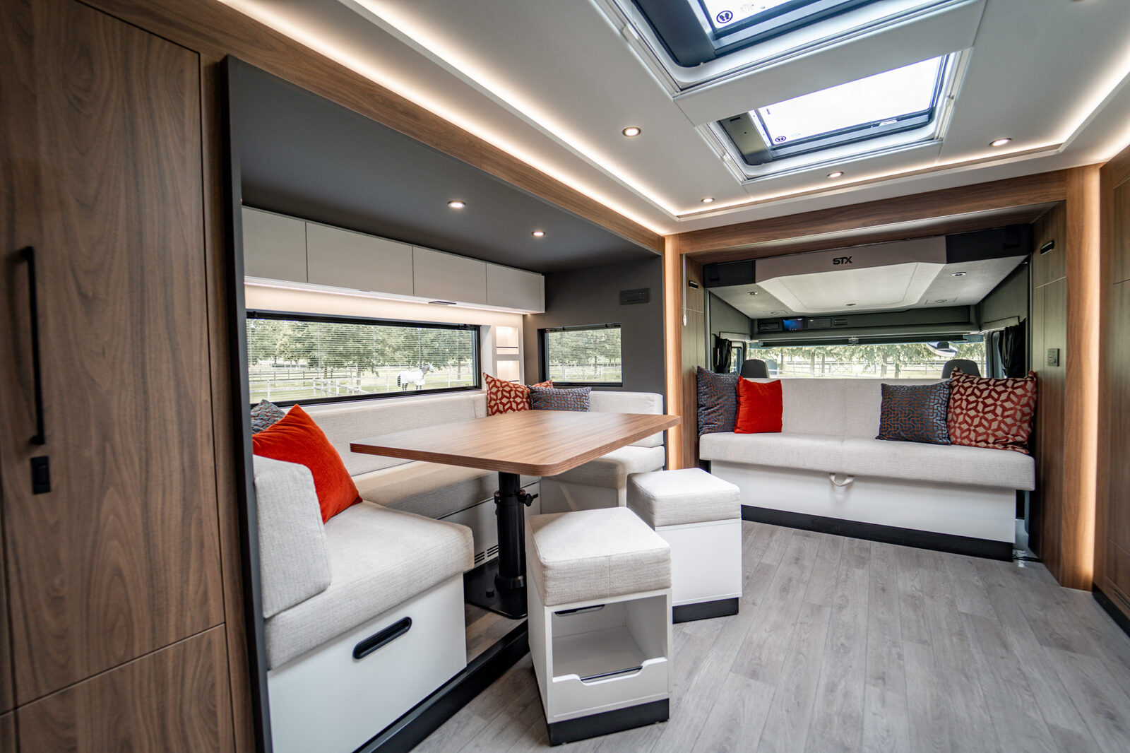 Escape 3, STX motorhome on Scania S500, view 9