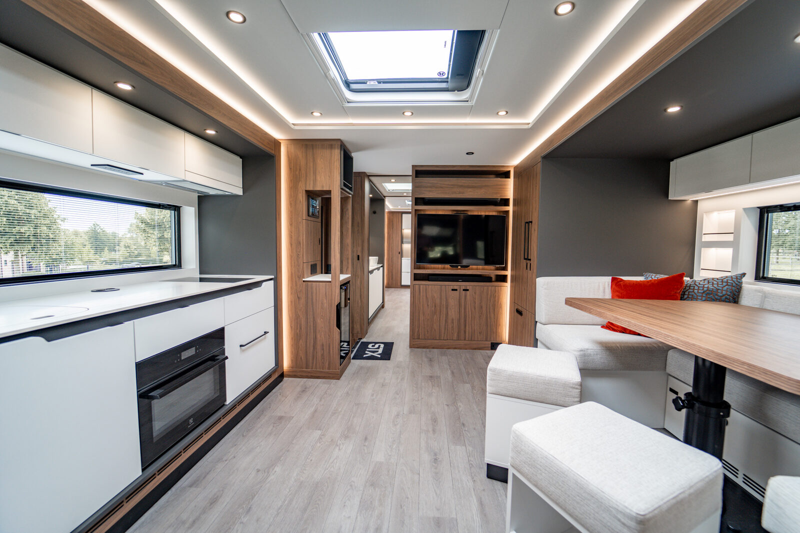 Escape 3, STX motorhome on Scania S500, view 11